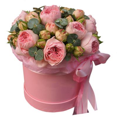 Живые цветы в шляпной коробке «Розовый шик»