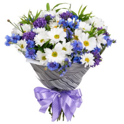 Букет с васильками и ромашками «Цветочная магия»