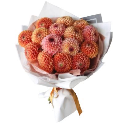 Букет с оранжевыми георгинами «Оранжевый шарм»