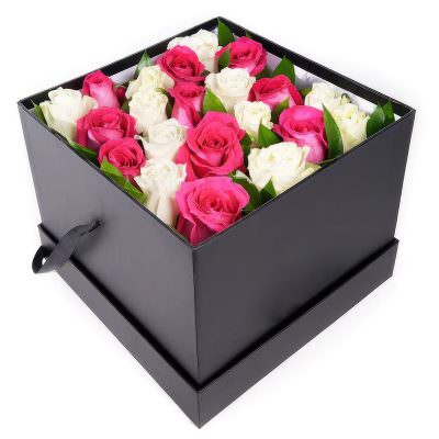 Коробка с розами «Очаровательный блеск»