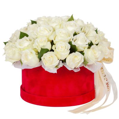 Шляпная коробка с розами «Белоснежные мечты»