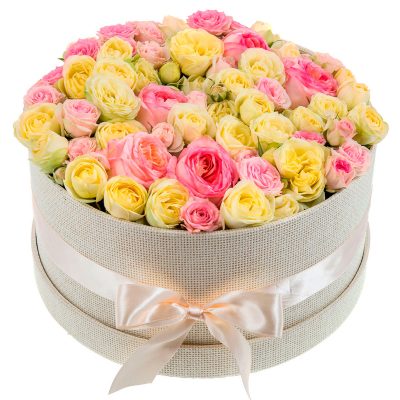 Красивый букет в шляпной коробке «Рассветная роса»